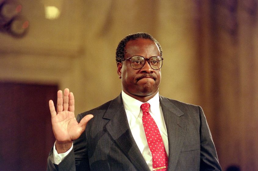 Clarence Thomas raises his right hand as he is sworn in, 10 September 1991, during confirmation hearings before the US Senate Judiciary Committee, in Washington D.C. (J. DAVID AKE/AFP via Getty Images)